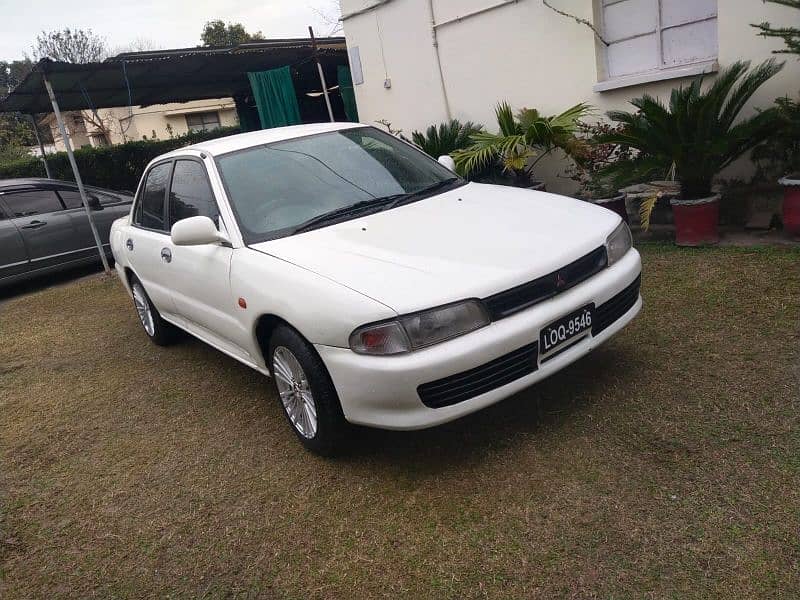 Mitsubishi lancer 92 model . excellent condition. price negotiable 1