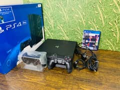 PS4 Pro 4k-1TB, 2 controller 10/10 Condition