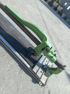 Tiles cutter