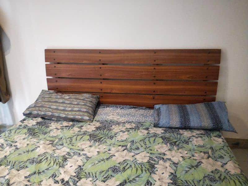 Bed with duraform mattress 1