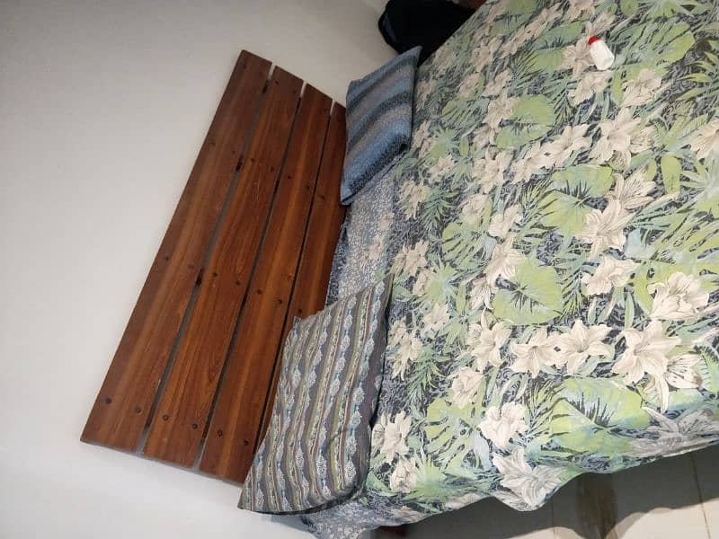 Bed with duraform mattress 2