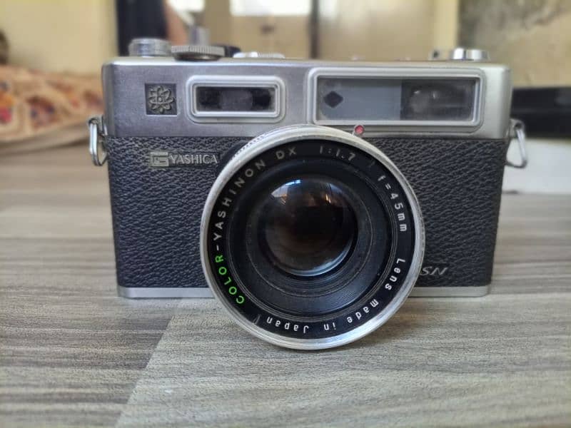 Yashica Vintage Camera - Eletro 35 (Antique) 1