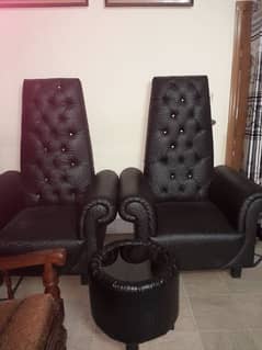 Leather arms chairs with table
