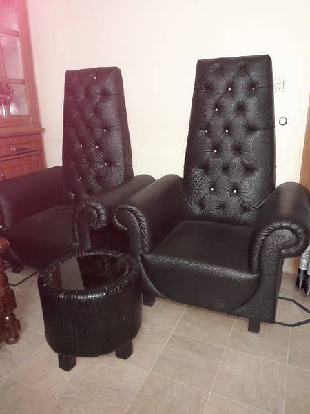 Leather arms chairs with table 1