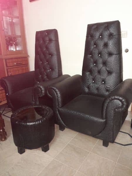 Leather arms chairs with table 2