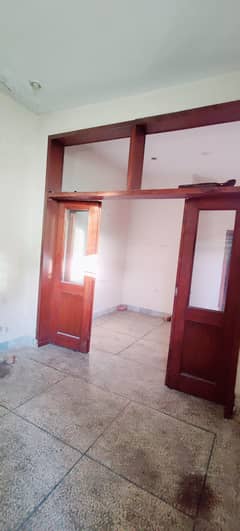 4,5 Marla house for rent in peco road with 3 bed and 2 tv and drawing room