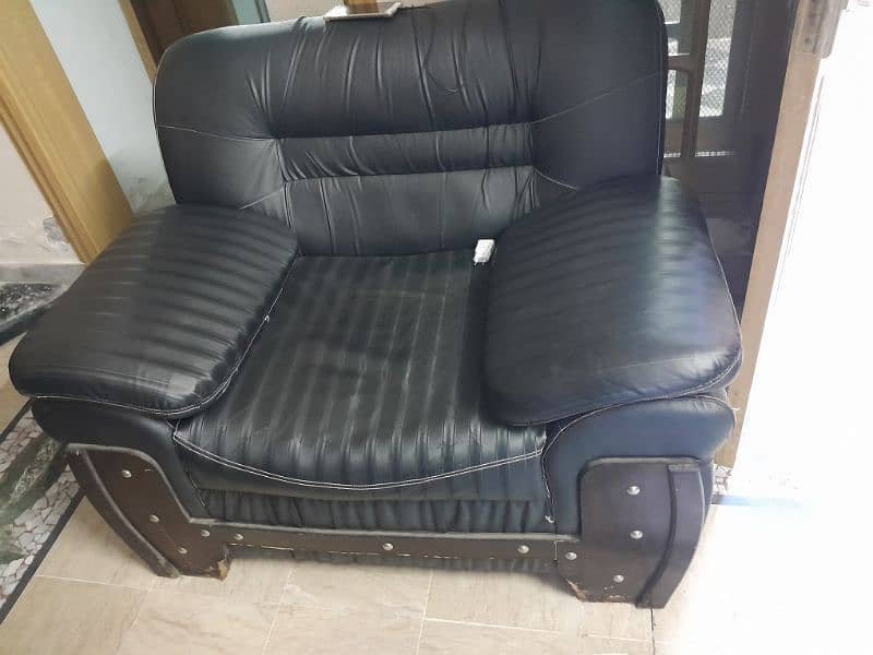 six seater Black leather sofa 0