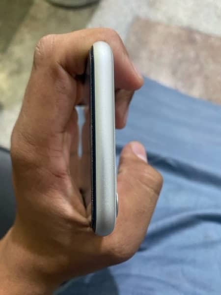 iPhone 11 64gb battery 81 water pack back break Face ID on 1