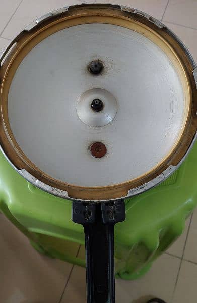 pressure cooker 2