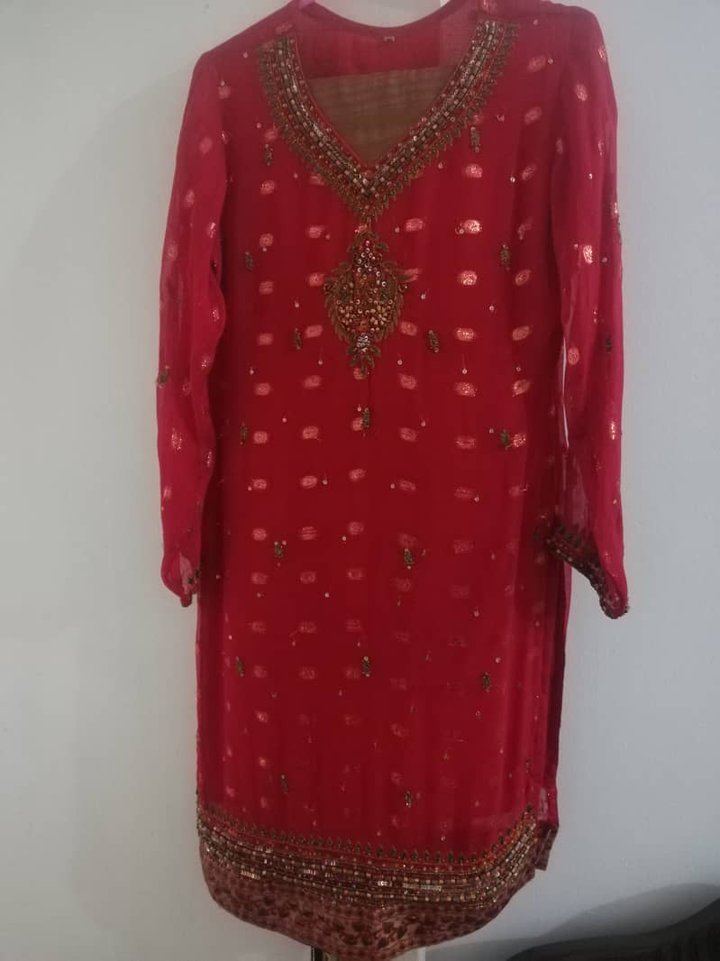 Fancy chiffon clothes in very good condition 0