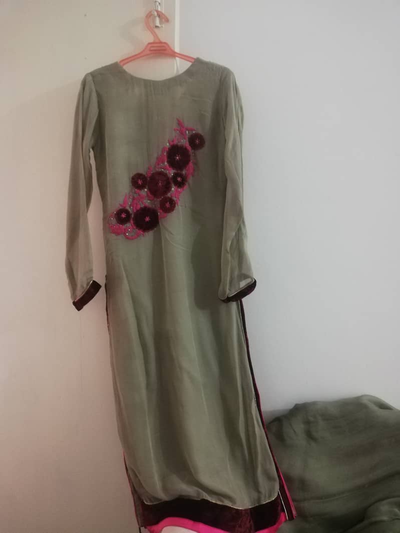Fancy chiffon clothes in very good condition 4