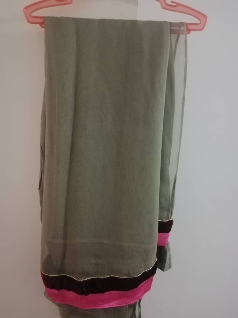 Fancy chiffon clothes in very good condition 6