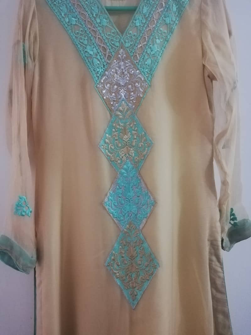 Fancy chiffon clothes in very good condition 7
