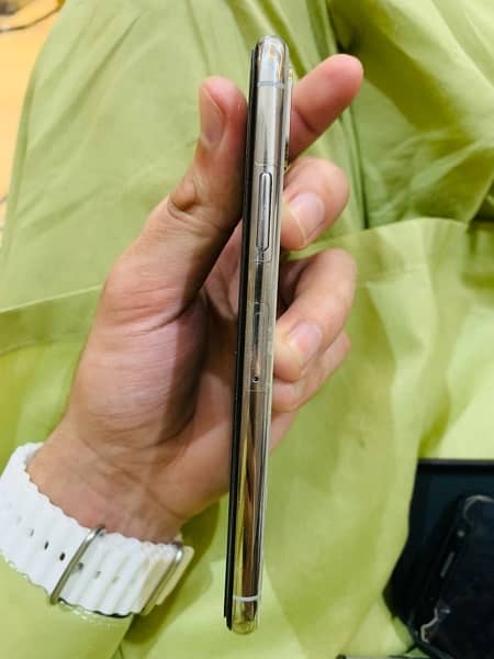 Iphone X 64GB pta Approved 5