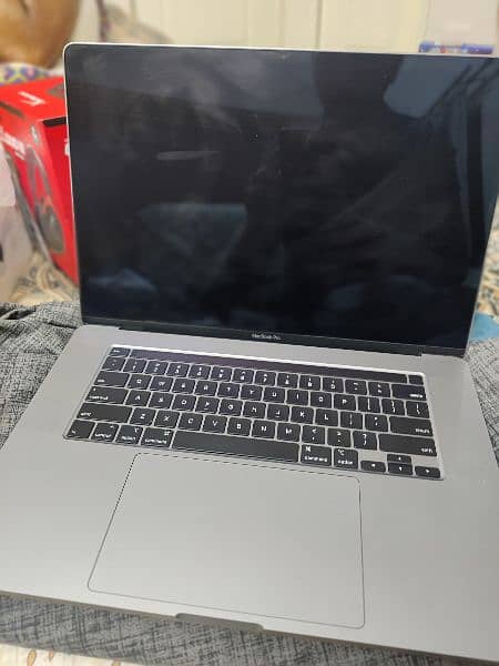 MacBook pro 16 inch 2019 i7 1