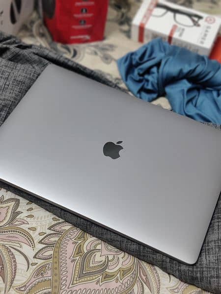 MacBook pro 16 inch 2019 i7 2