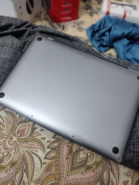 MacBook pro 16 inch 2019 i7 3