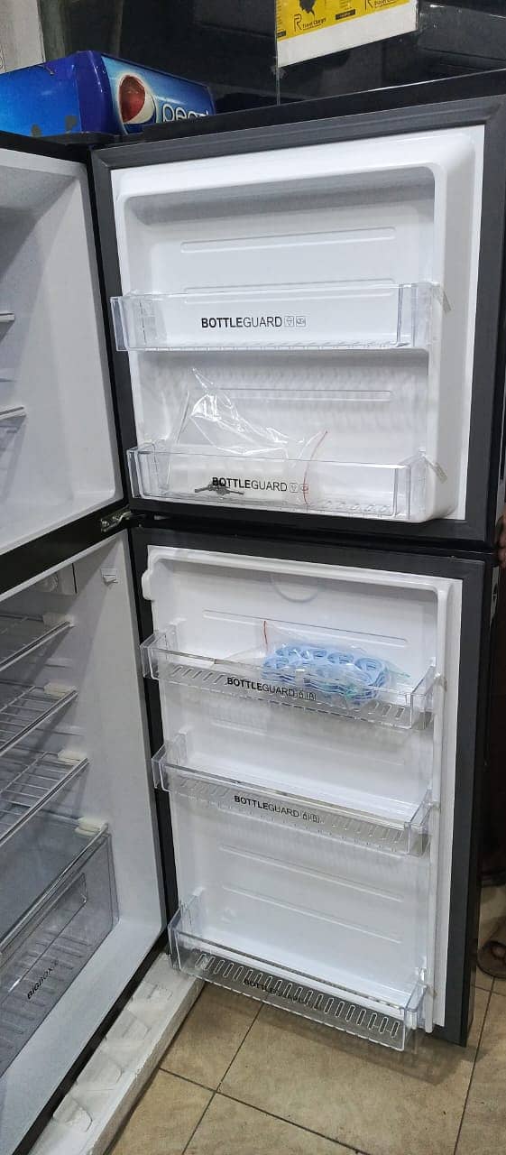 HAier  fridge Medium size glass door new fridge(0306=4462/443 papu Set 5