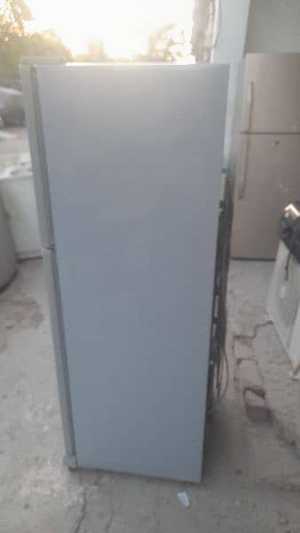 Dawlance Medium size Refrigerator 3