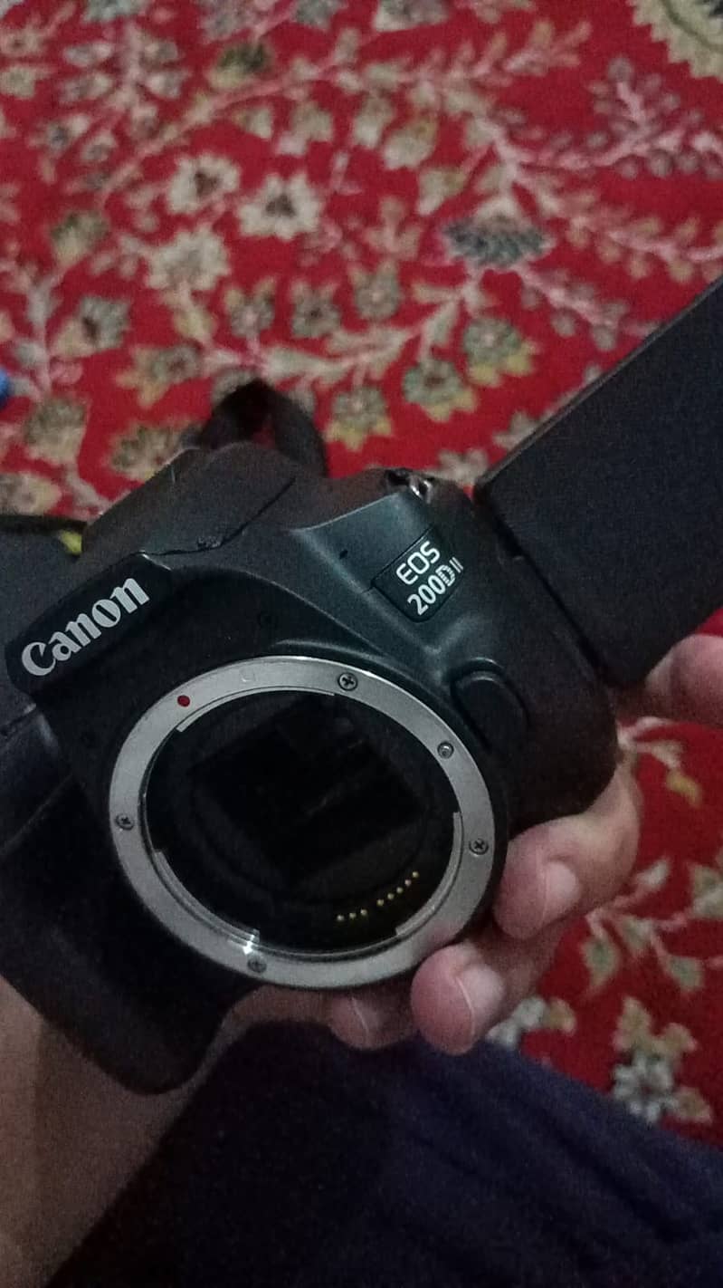 Canon EOS 200DII slightly used 5