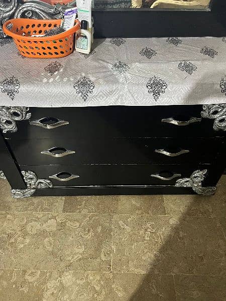 only dressing table in good condition 2