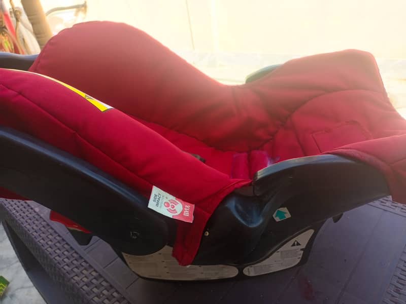 Car seat/ carry cot 3