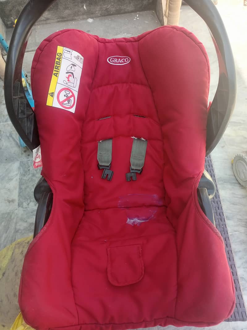 Car seat/ carry cot 4