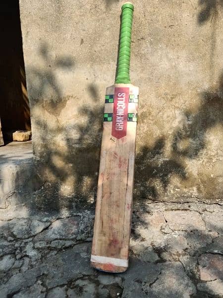 English willow bat 1 year Used 10 by 10 Condition 1