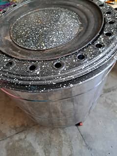 Gass shan tandoor 6 roti maker bilkul new condition ha