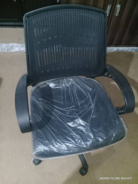 Boss revolving chair 0