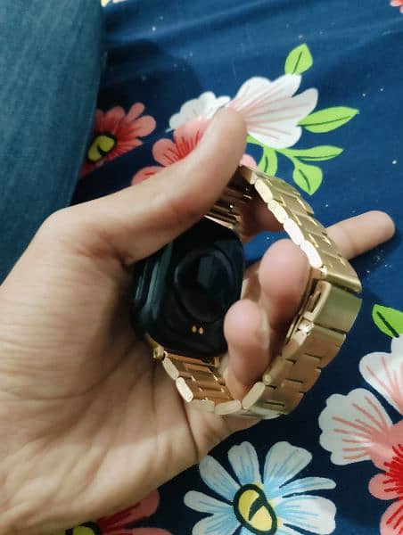 New watch ha 10/10 with box and charger price Kam ho jay ge 2