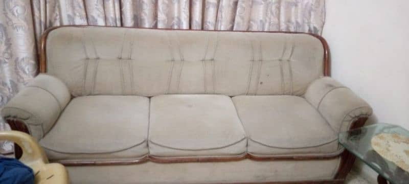 Urgent sale sofa 5 seater- very good spring and strong wood 0