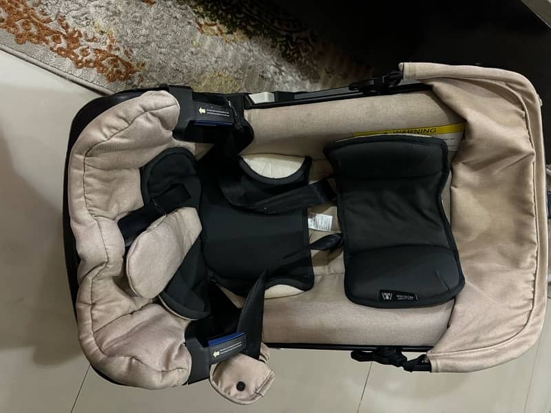 3 in 1 convetable car seat + stroller + carry cot 0