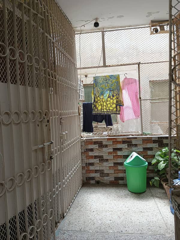 Ladies sharing rooms. Gulshan block 16. boundry waal project. 18000 14