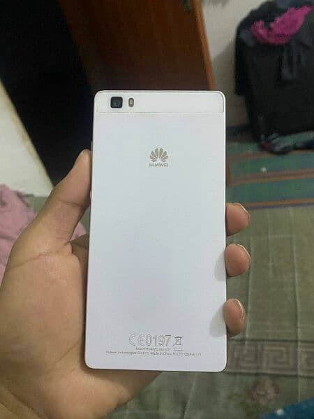 Huawei P8lite 5.0 720x1280 pixels  13MP 1080p RAM Kirin 620 ; 2200mAh. 0