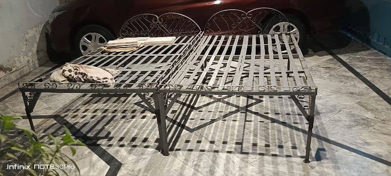 Set of two iron beds 0