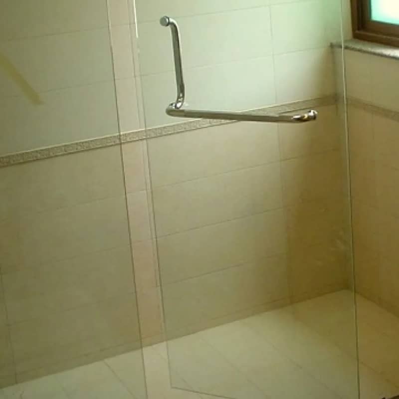 Shower cubical available in wholesale rate 6