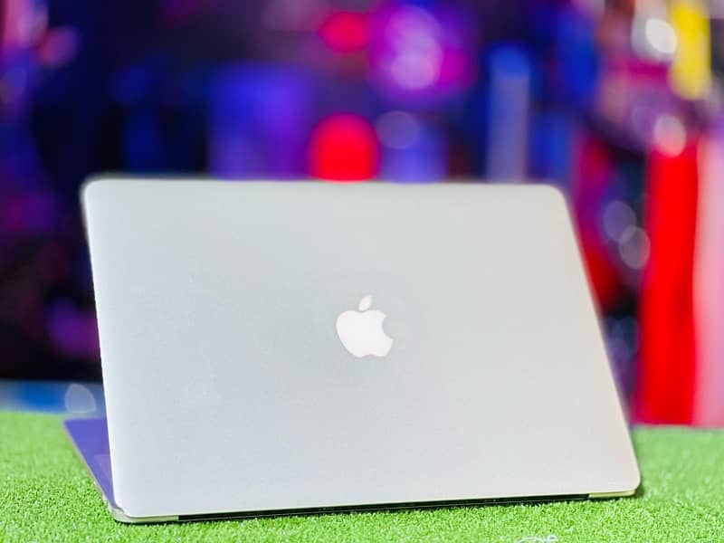 Macbook Pro 2015 15-inch CORE I7 turbo bost 4.0GHZ 16 GB 4GB CARD DDR5 1
