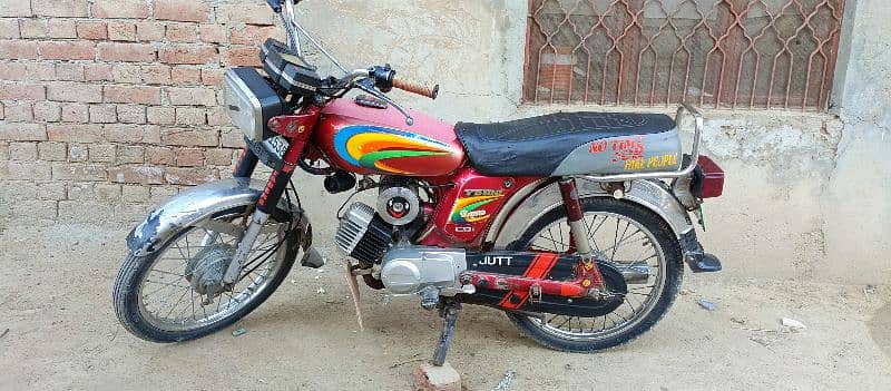 I am selling my Yamaha bikeAll ok brand new Yamaha koi khrabi ni a 2