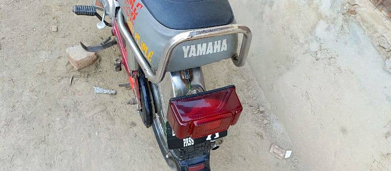 I am selling my Yamaha bikeAll ok brand new Yamaha koi khrabi ni a 3