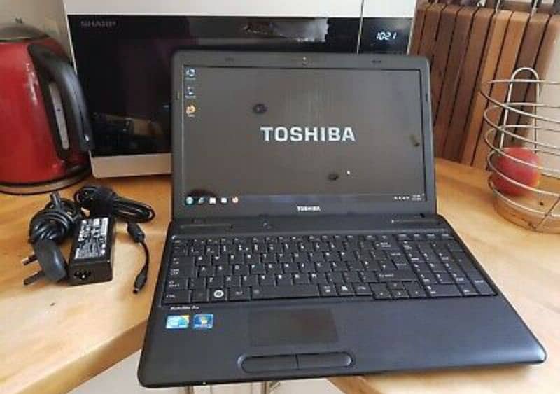 Toshiba corei5 Laptop 4gb ram 320gb hard 15.6"display neat condition 0