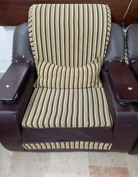 5 Seater Sofa Set In Good Condition 2