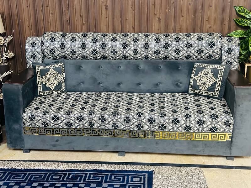 slightly used sofa set 0