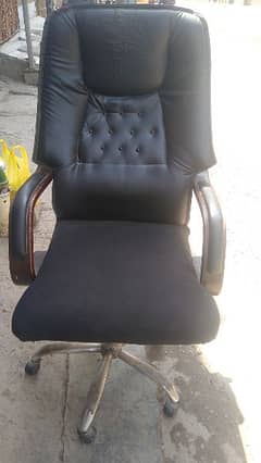 shahi swing chair in black color.