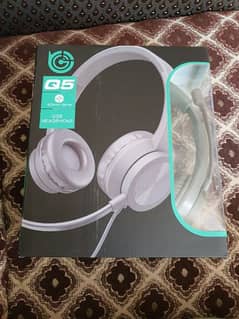 Headphones for call center with noise cancellation