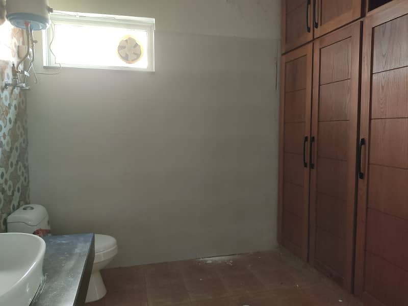 1 kanal upper portion available for rent 10
