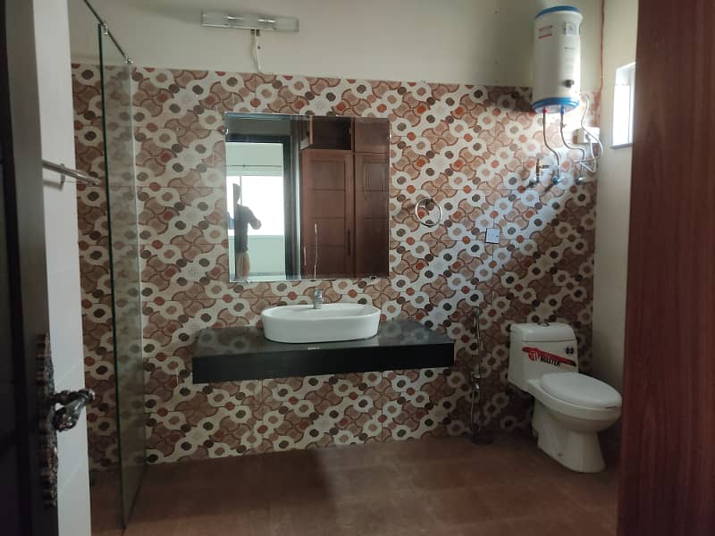 1 kanal upper portion available for rent 11