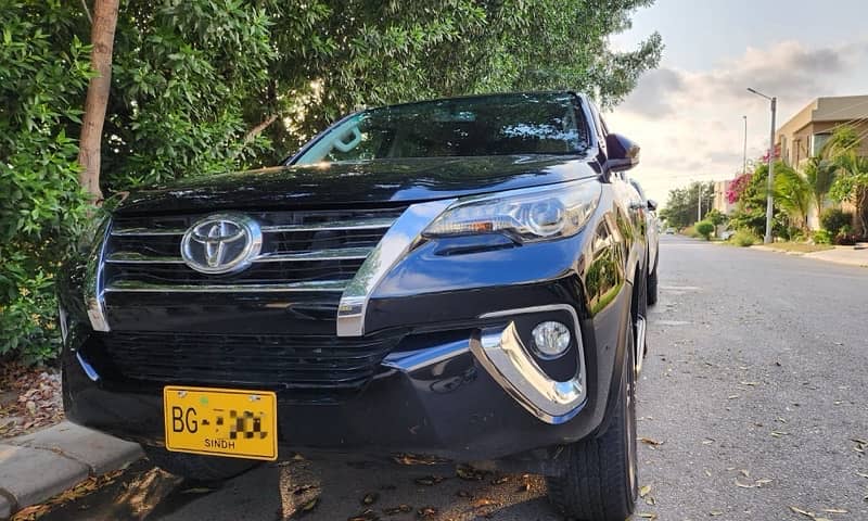 2018 Toyota Fortuner V Variant Petrol 4x4 - Immaculate Condition 4
