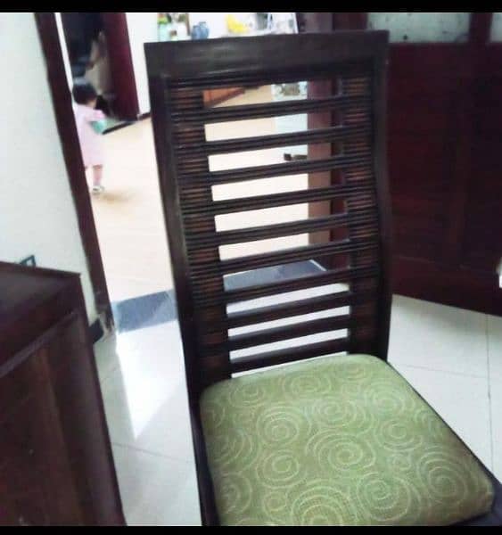 Dinning table with six chairs for sale in reasonable price 2