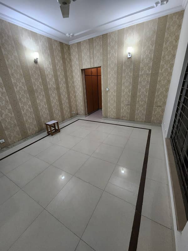 12 marla slightly use corner double unite bungalow for sale in P. A. F new officer colony opposite askari 9 zararr shaheed road lahore 10
